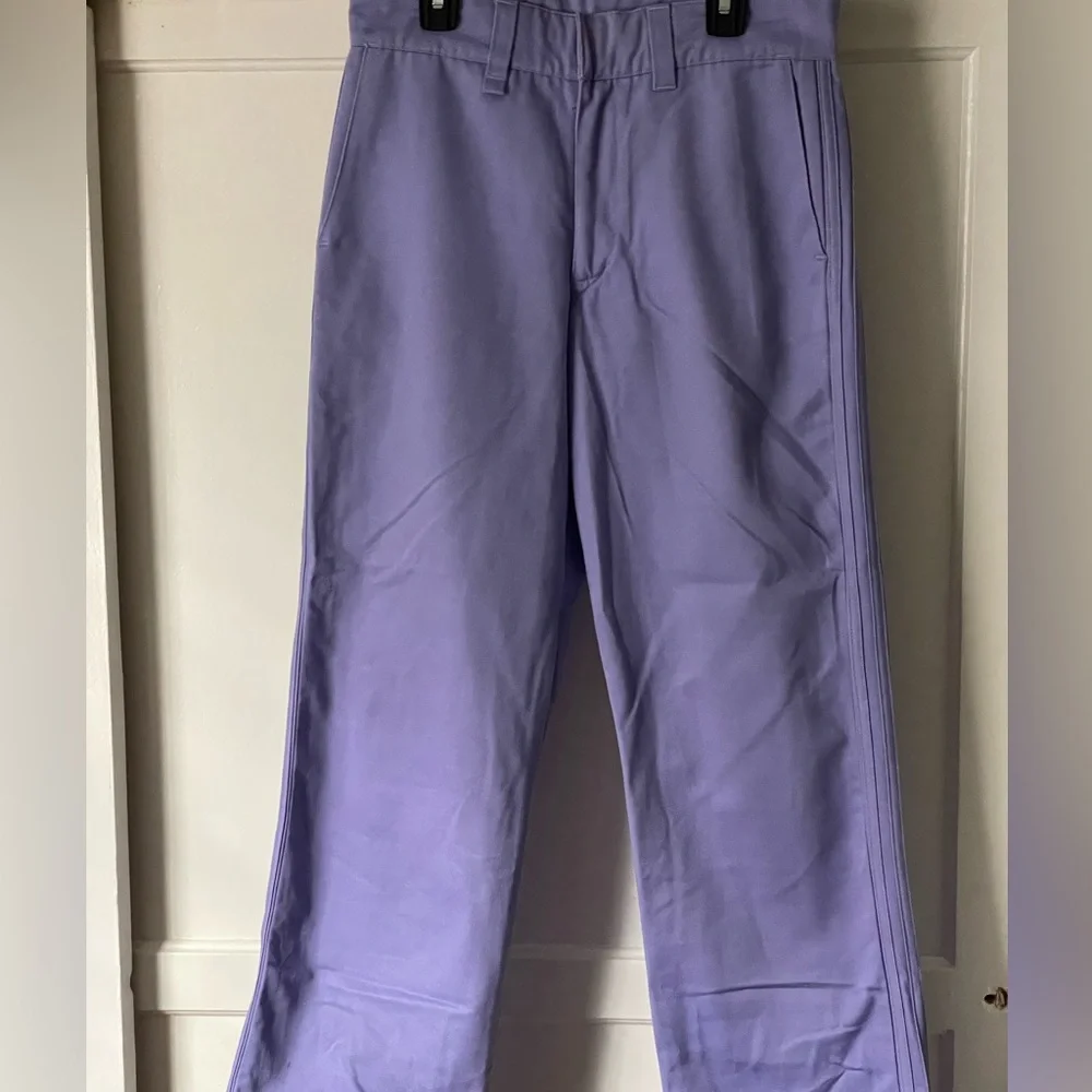 A beautiful purple tone that accentuates these wide-legged pants from Adidas. - Picture 1 of 3